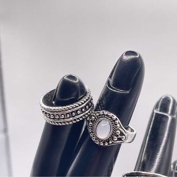 1 Variety Pack Of Silver Plated Boho Pinky Rings Sizes Varry - Picture 7 of 13